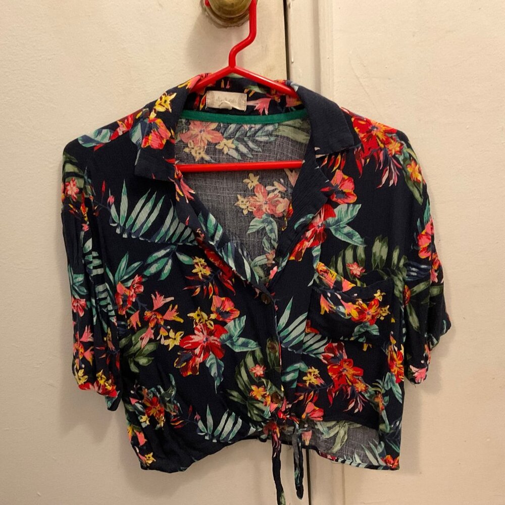 Altar’d State cropped hawaiian themed cropped top